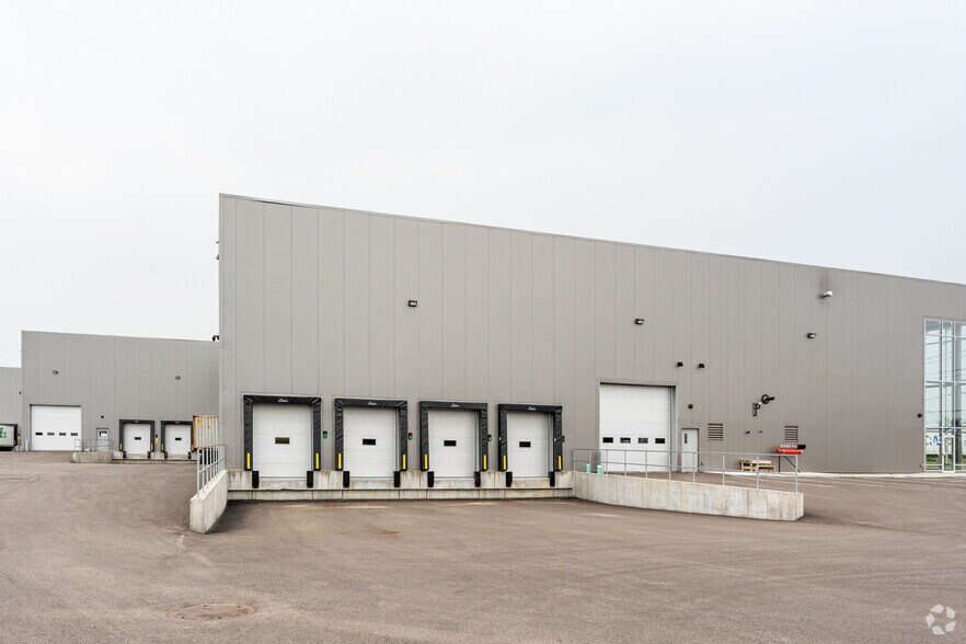 More Photos Of 377-385 Rue Dupuy, Québec Warehouse For Lease