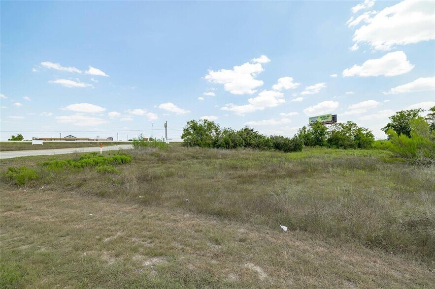 More Photos Of 576 Town Center blvd, Jarrell Land For Sale