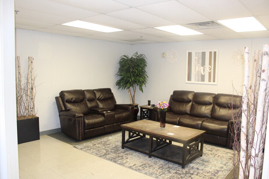 More Photos Of 2 SE Lee Blvd, Lawton Office For Lease