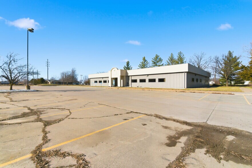 More Photos Of 1612 N Osteopathy, Kirksville Office For Sale