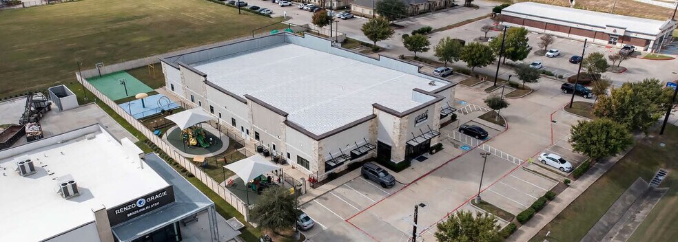 More Photos Of 12152 Shadow Creek Pky, Pearland Freestanding For Sale