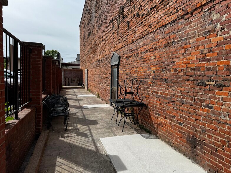 More Photos Of 1100 Main St, Newberry Restaurant For Sale