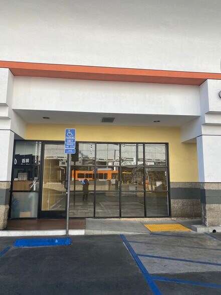 More Photos Of 8500-8520 W 3rd St, Los Angeles Unknown For Lease