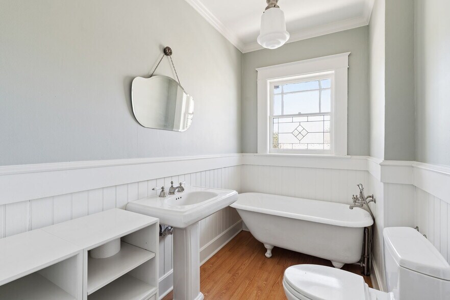 More Photos Of 4112 Swiss Ave, Dallas Office For Sale