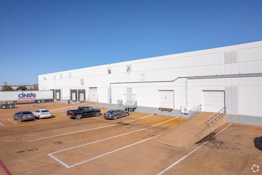 More Photos Of 1801 Big Town Blvd, Mesquite Warehouse For Lease