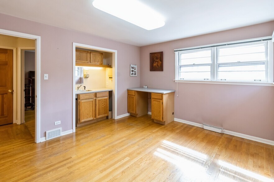 More Photos Of 217 55th St, Clarendon Hills Medical For Sale