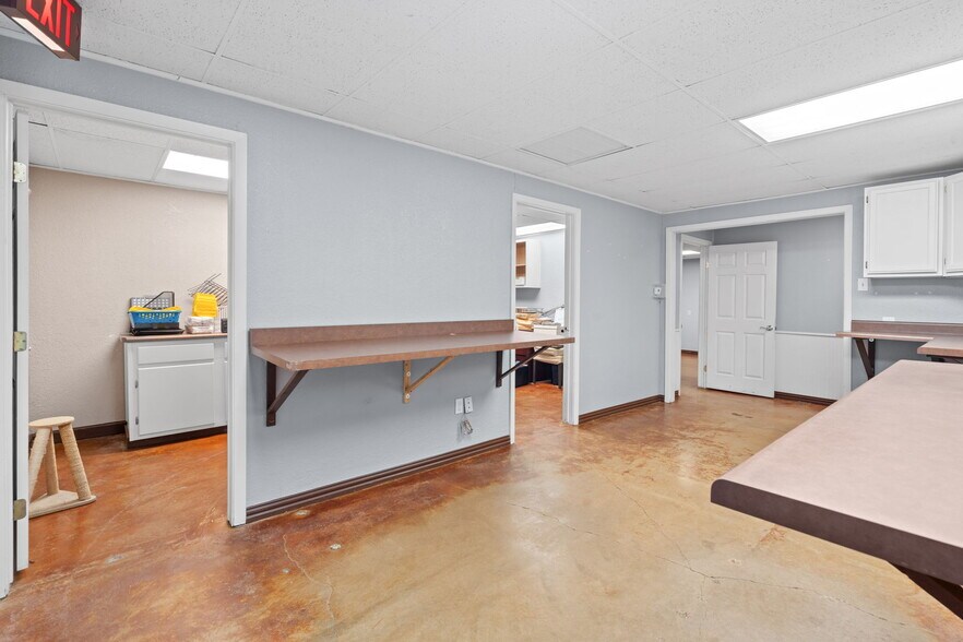 More Photos Of 5620 Rowlett Rd, Rowlett General Retail For Sale