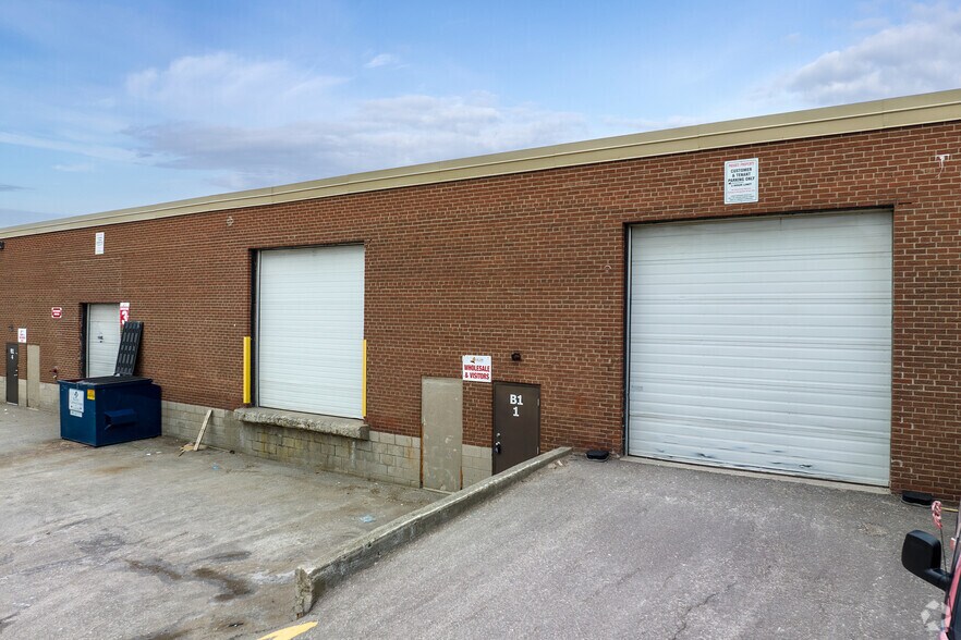 More Photos Of 2446 Cawthra Rd, Mississauga Flex For Lease