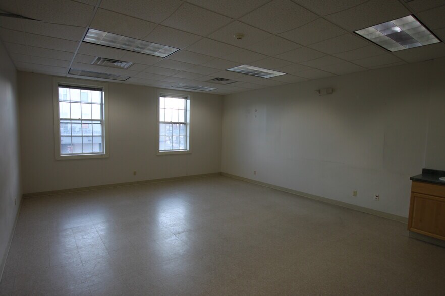 More Photos Of 29 Main St, Leominster Office For Lease