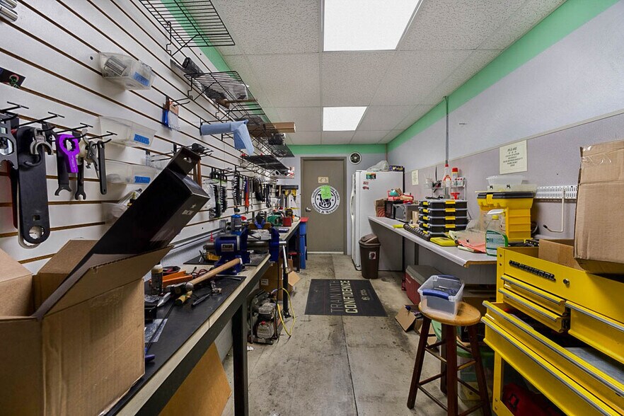 More Photos Of 86321 College View Rd, Eugene General Retail For Sale