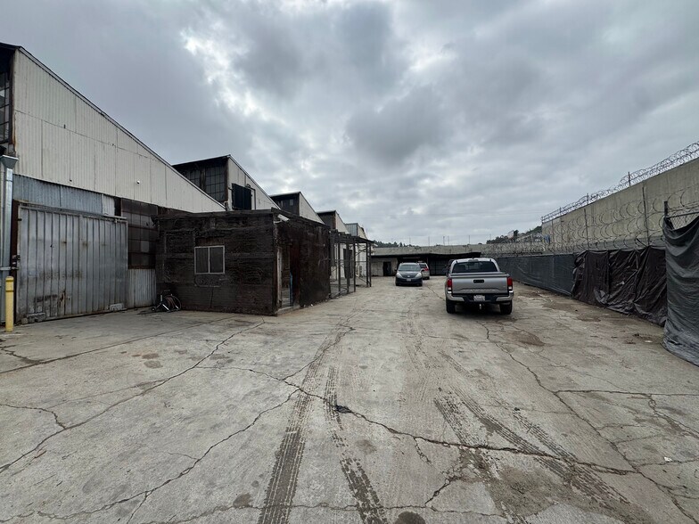 More Photos Of 3954 Whiteside St, Los Angeles Warehouse For Lease
