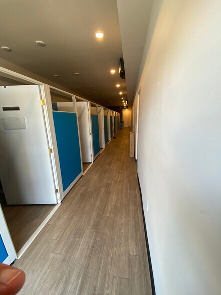 More Photos Of 17942-17944 Ventura Blvd, Encino Storefront Retail Office For Lease