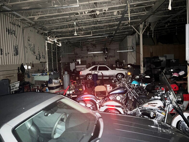 More Photos Of 2307 S Boston Rd, Danville Flex For Sale