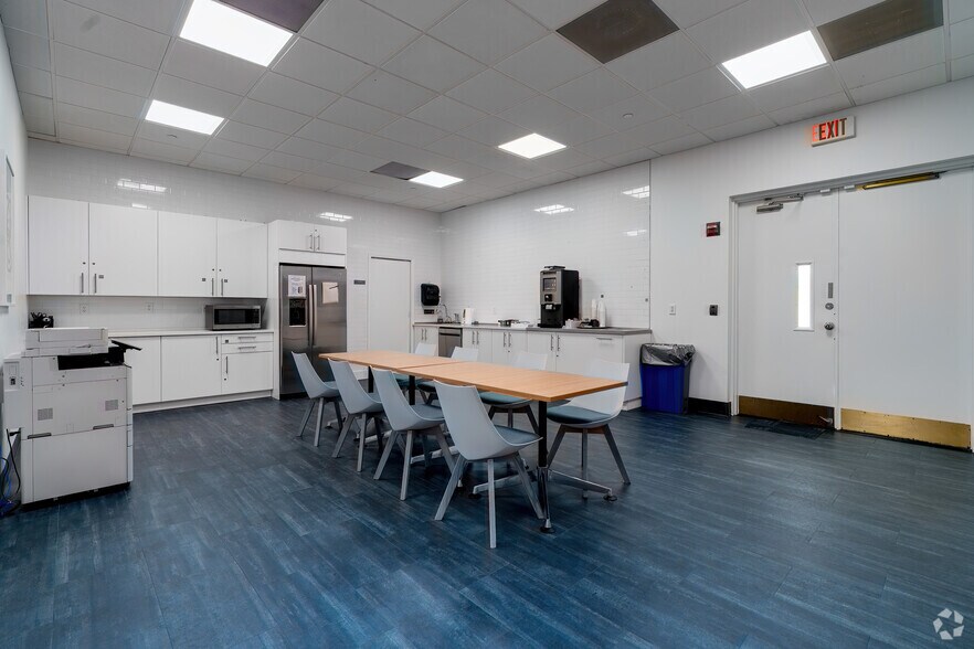 More Photos Of 1701 Park Center Dr, Orlando Coworking Space