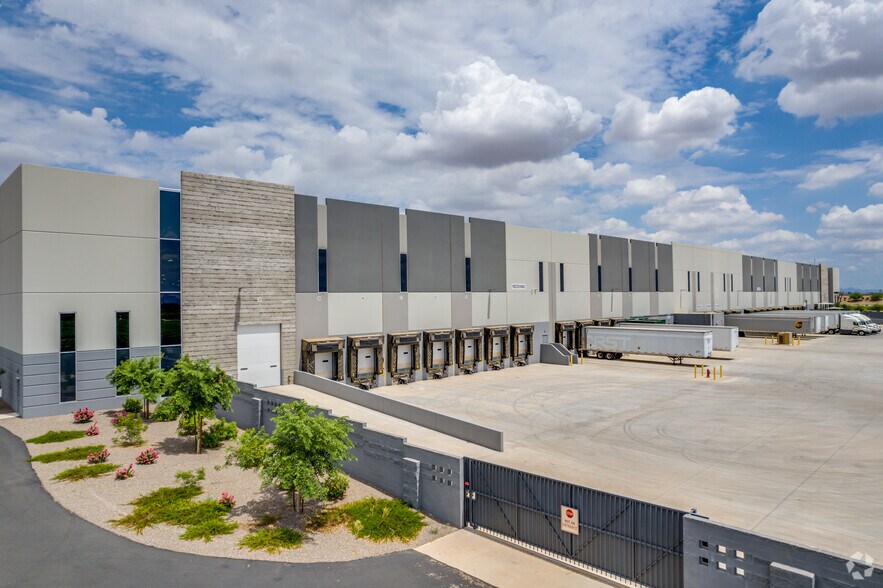 More Photos Of 17017 W Indian School Rd, Goodyear Distribution For Lease