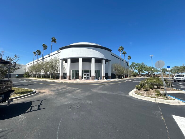 Primary Photo Of 350 Towne Center Cir, Sanford Department Store For Lease