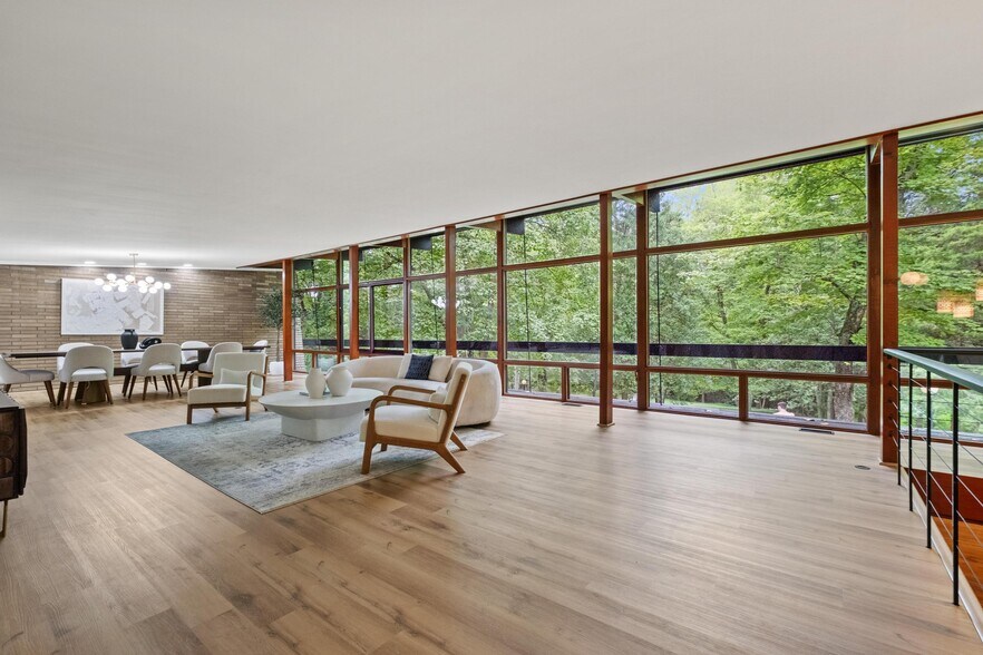 More Photos Of 176 Kingsview Dr, Weirton Showroom For Sale