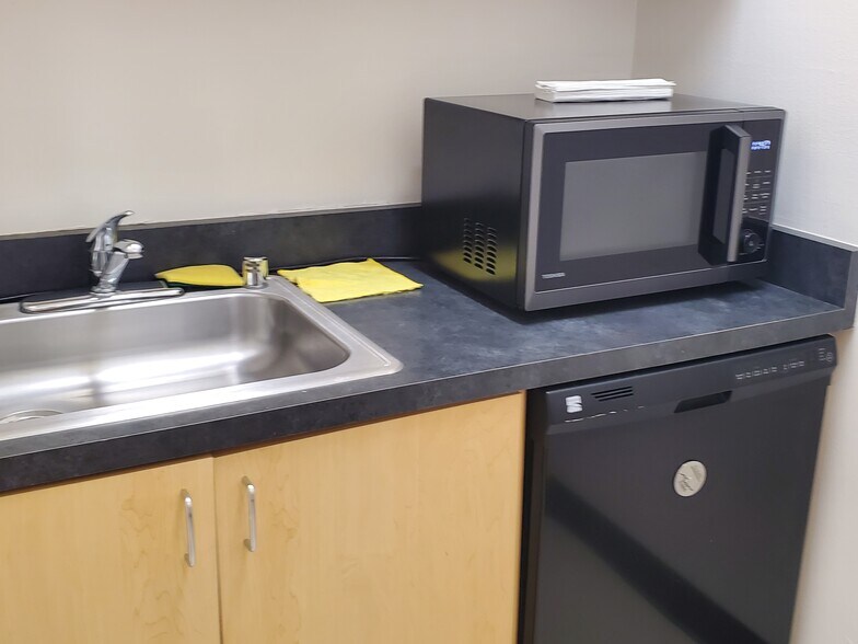 More Photos Of 2595 E Bayshore Rd, Palo Alto Office For Lease