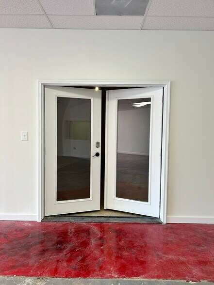 More Photos Of 928 S Park St, Carrollton Storefront Retail Office For Lease