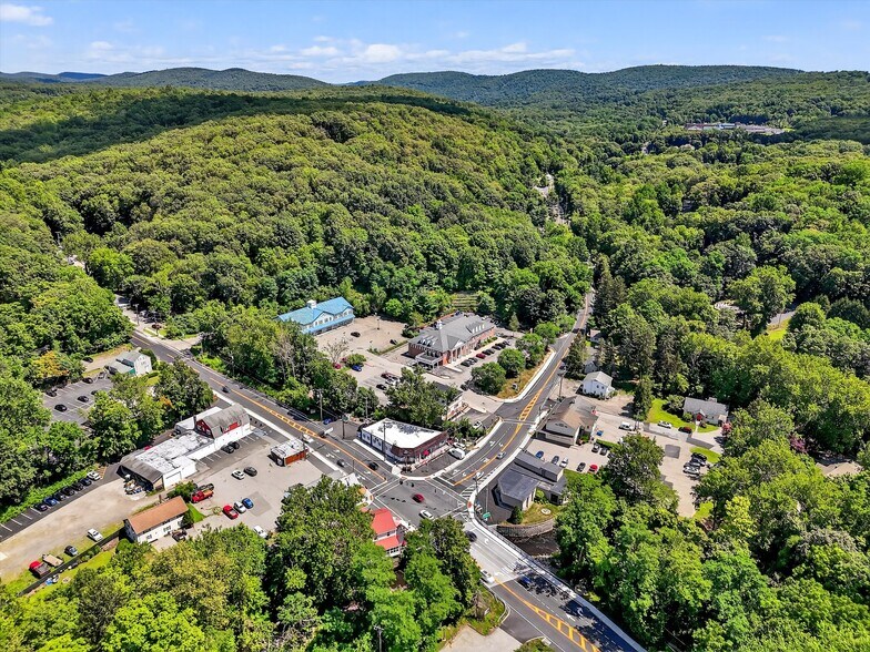 More Photos Of 4 Oscawana Lake Rd, Putnam Valley Supermarket For Sale