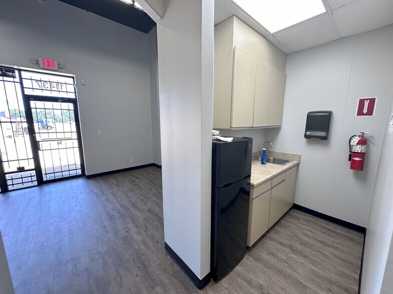 More Photos Of 11437 Todd St, Houston Unknown For Lease