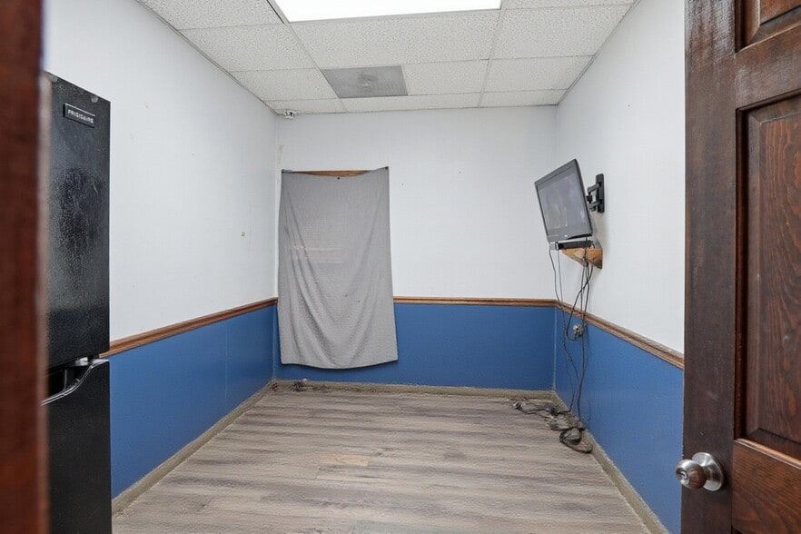 More Photos Of 5808 Monroe Rd, Charlotte Office For Sale