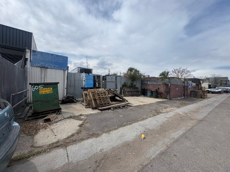 More Photos Of 1937 S Bannock St, Denver Warehouse For Lease