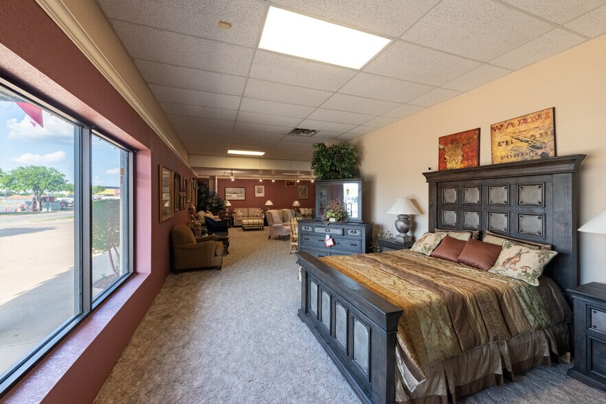 More Photos Of 2515 E Montgomery Pl, Wichita Falls Freestanding For Sale