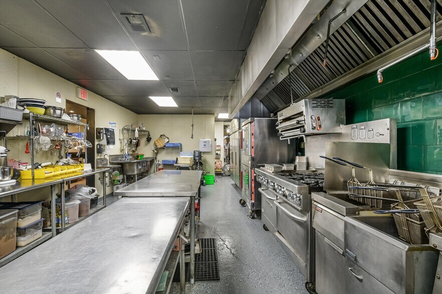 More Photos Of 5481 N Northwest Hwy, Chicago Storefront Retail Residential For Sale