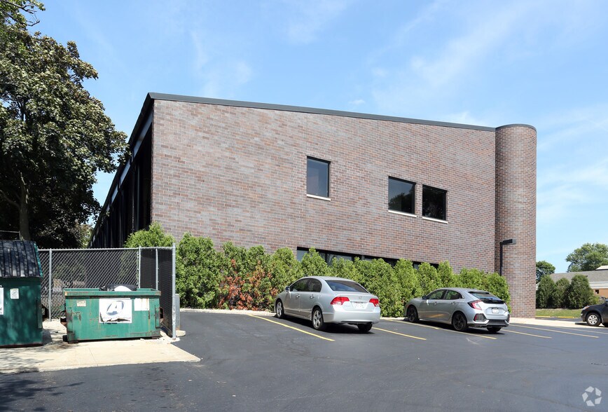 More Photos Of 10401 W Lincoln Ave, Milwaukee Office For Sale
