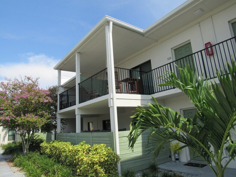 More Photos Of 115 S Lois Ave, Tampa Multifamily For Sale