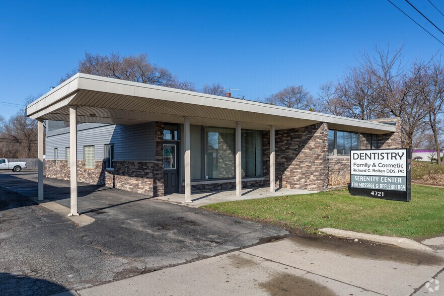 Primary Photo Of 4721 Dixie Hwy, Waterford Medical For Sale