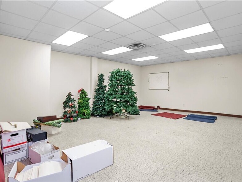 More Photos Of 1819 Spring St, Palestine Specialty For Sale