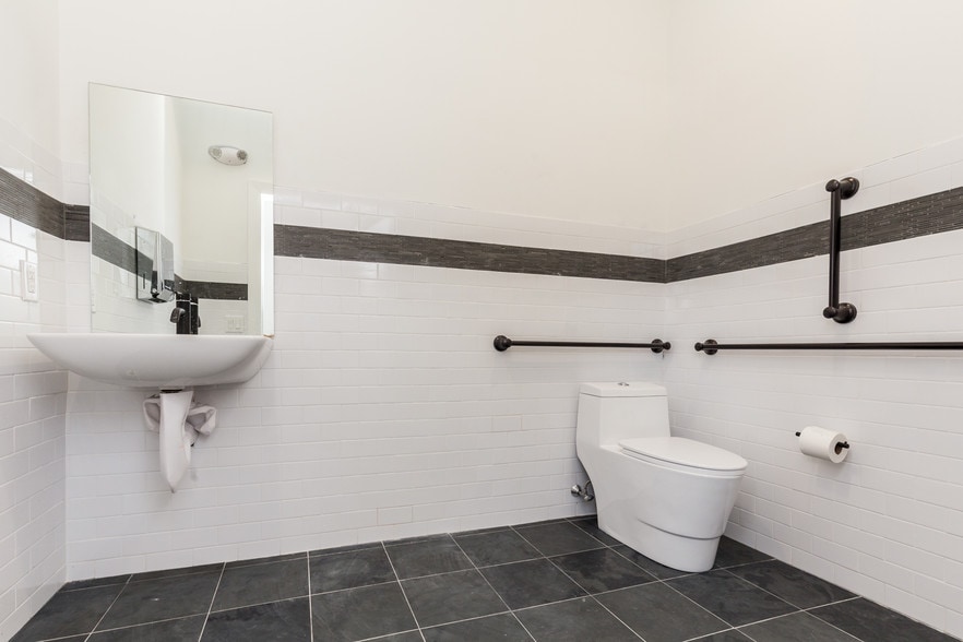 More Photos Of 1452 N 4th St, Philadelphia Storefront Retail Residential For Lease