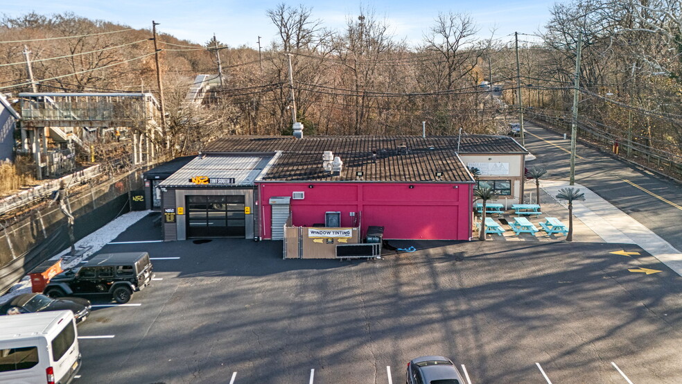 More Photos Of 6833 Amboy Rd, Staten Island Storefront For Sale