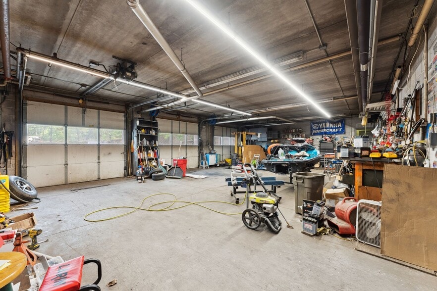 More Photos Of 4388 Shoreline Dr, Spring Park Storefront Retail Office For Sale