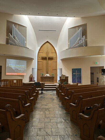 More Photos Of 556 W Glenoaks Blvd, Glendale Religious Facility For Lease