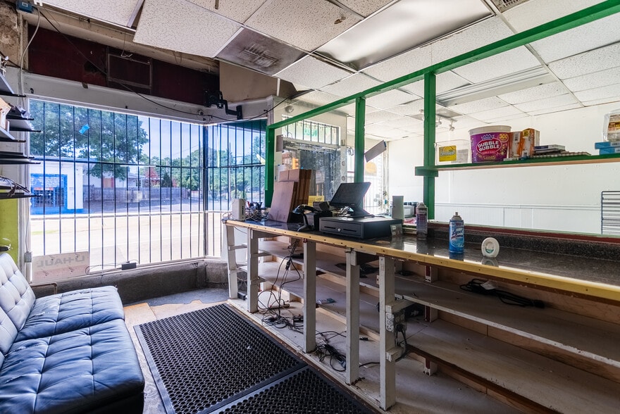 More Photos Of 1026-1028 Holloway St, Durham Freestanding For Lease