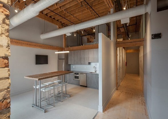 More Photos Of 560 5th St NW, Grand Rapids Medical For Lease