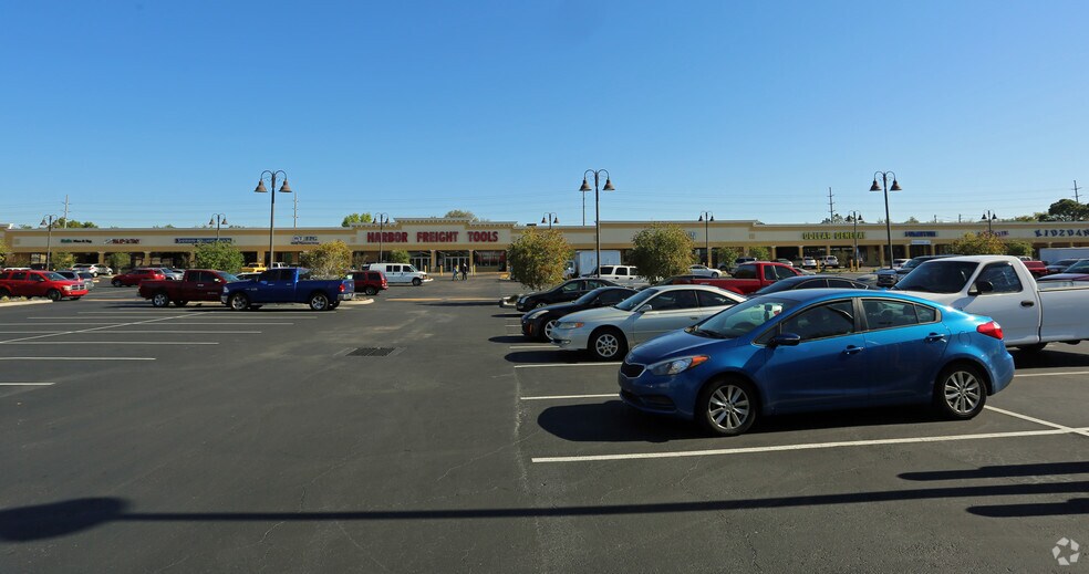 More Photos Of 921 W Orange Blossom Trl, Apopka Storefront For Lease