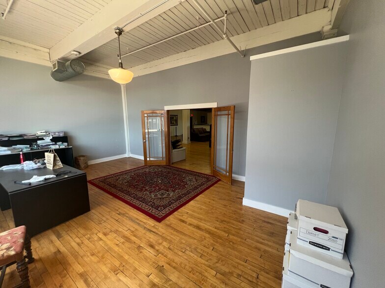 More Photos Of 1000 Broadway Blvd, Kansas City Loft Creative Space For Lease