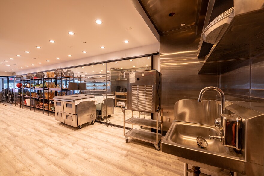 More Photos Of 8925 W Olympic Blvd, Beverly Hills Storefront Retail Office For Sale