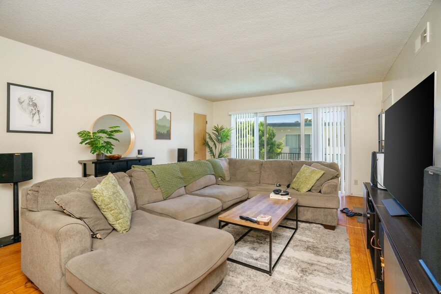 More Photos Of 7749-7755 Saint Bernard St, Playa Del Rey Apartments For Sale