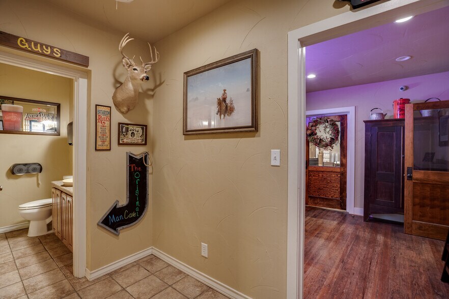 More Photos Of 109 N Main St, Henrietta Specialty For Sale