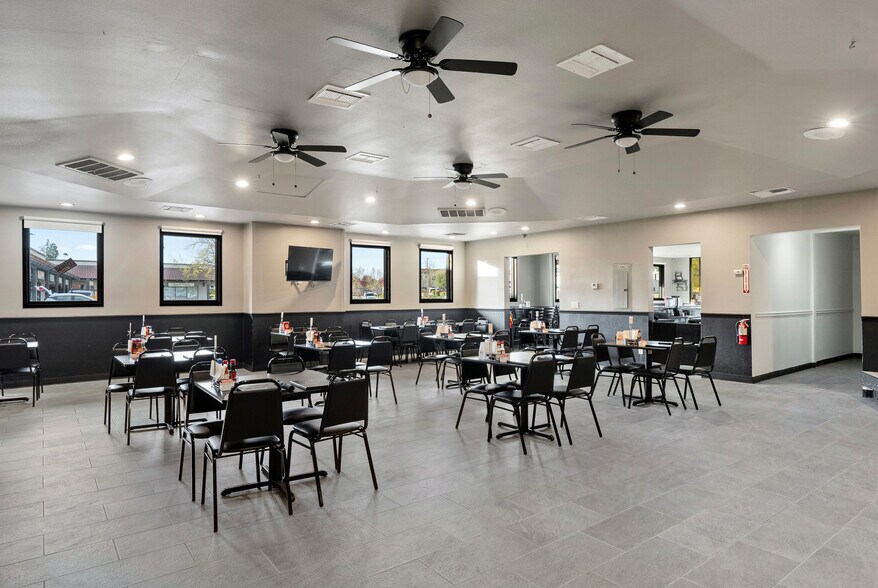 More Photos Of 7425 El Camino Real, Atascadero Storefront Retail Office For Sale