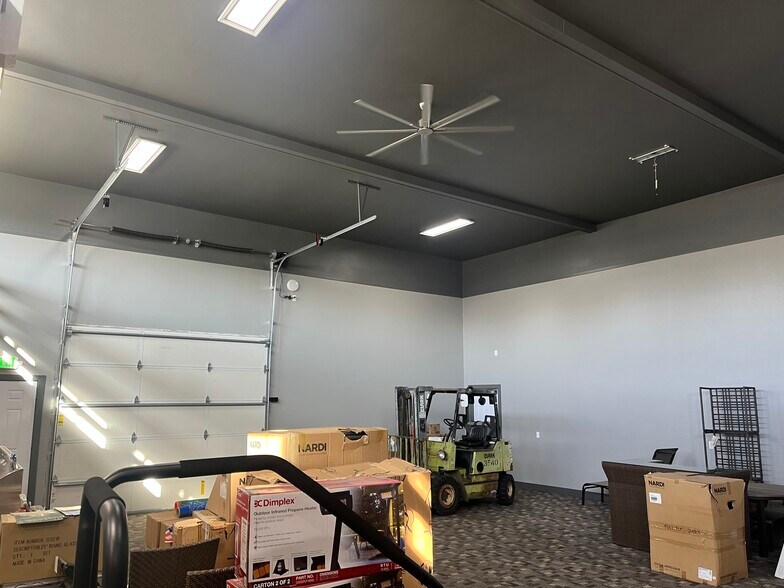 More Photos Of 201 N Fruitland St, Kennewick Industrial For Sale