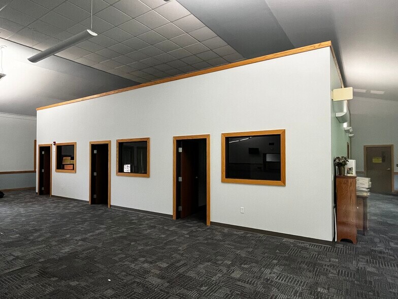 More Photos Of 220 Megawatt Ln, Greensburg Office For Sale