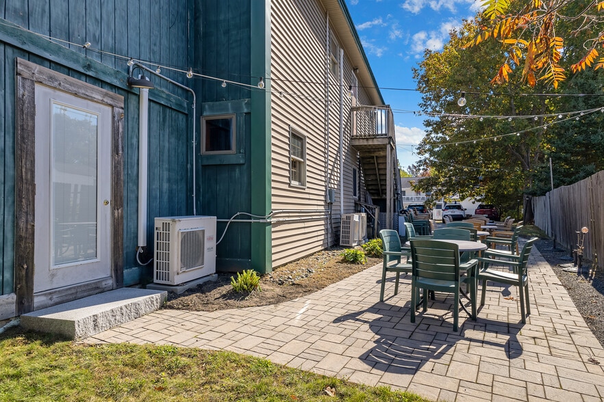 More Photos Of 52 Post Rd, Wells Restaurant For Sale