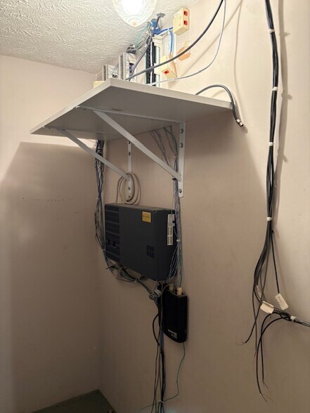 More Photos Of 1302 Old Elizabethtown Rd, Hodgenville Flex For Sale