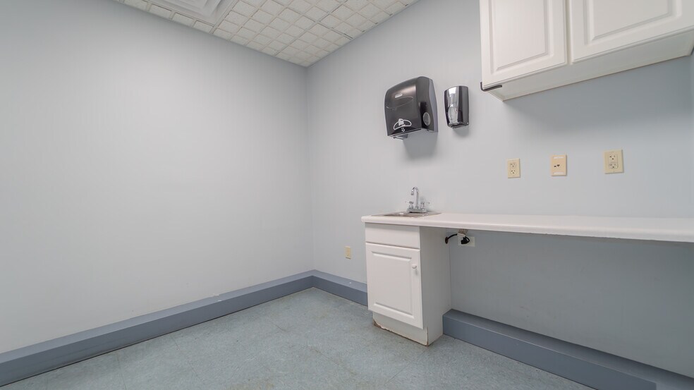 More Photos Of 710 Franklin St, Michigan City Freestanding For Lease